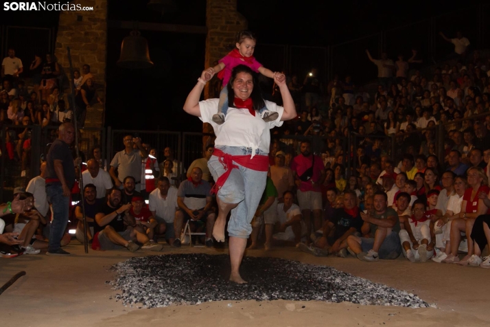 Intensidad, fuego y decisión en la noche más mágica de San Pedro Manrique