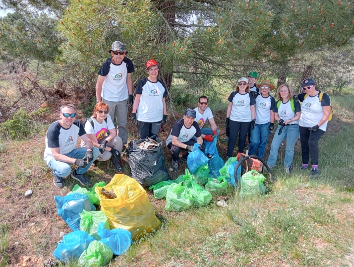 La Asociación Gaya Nuño de Tardelcuende retira 93 kilos de basura para prevenir incendios