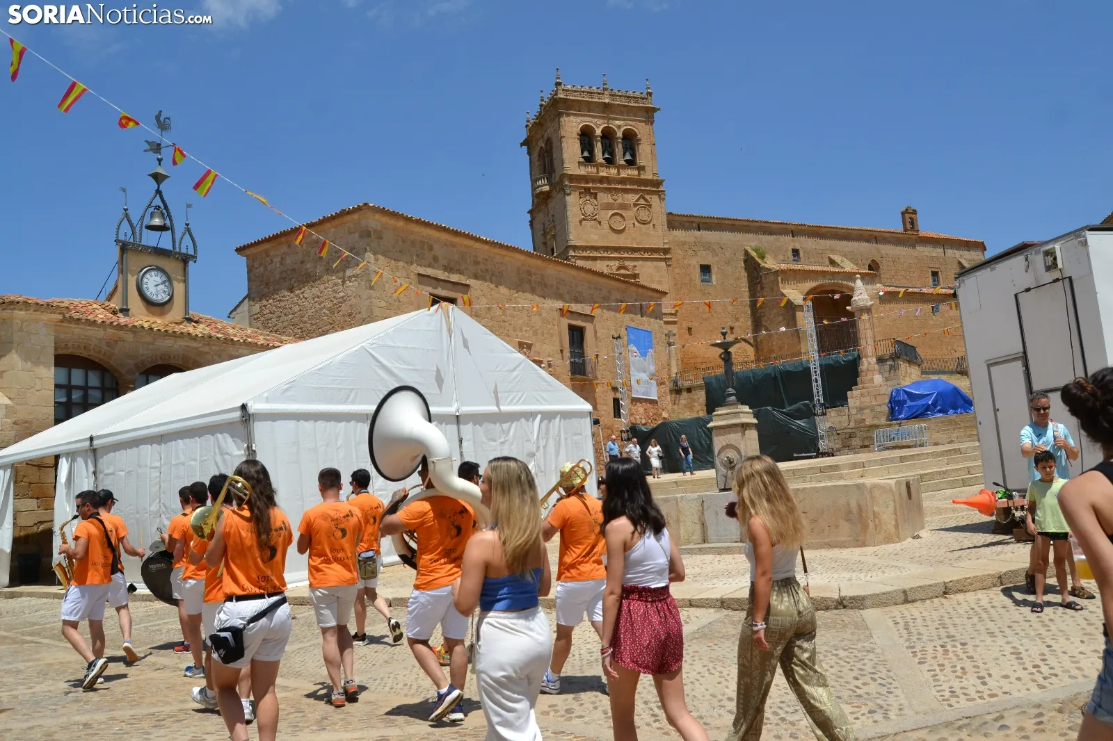 Gigantes y cabezudos, vermú y la Gallofa en Morón de Almazán: Es lo más importante de todo el año