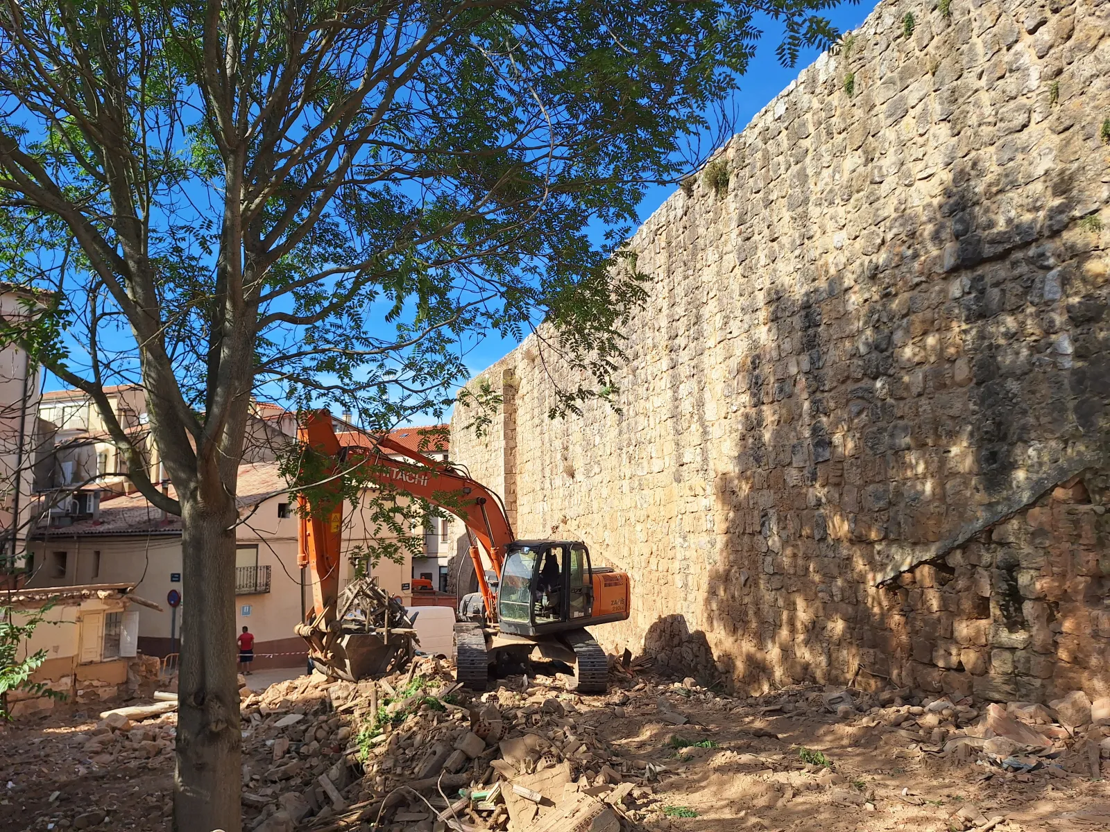 Foto 2 - La restauraci&oacute;n de la muralla de Almaz&aacute;n crear&aacute; un paseo en altura de 300 metros