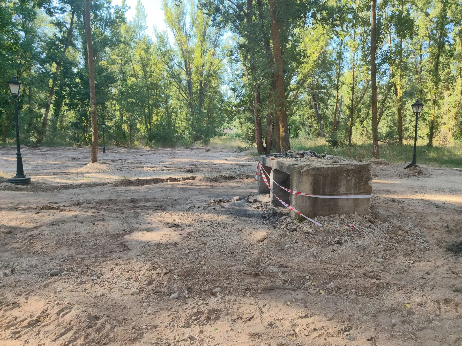 Ola de vandalismo en San Esteban de Gormaz: robos de cableado y daños en la zona de baño