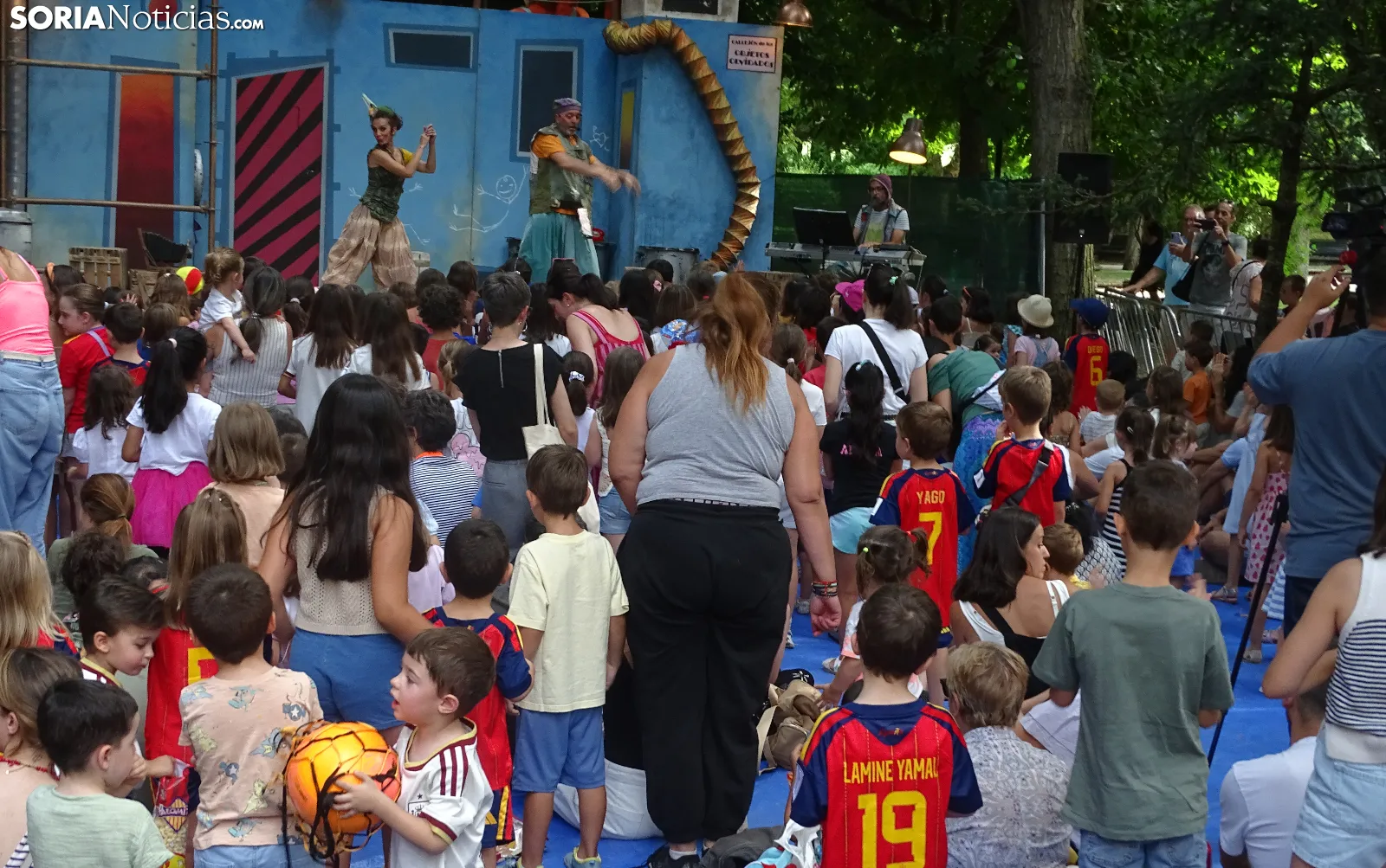 GALERÍA | Teatro de reciclaje en la Dehesa