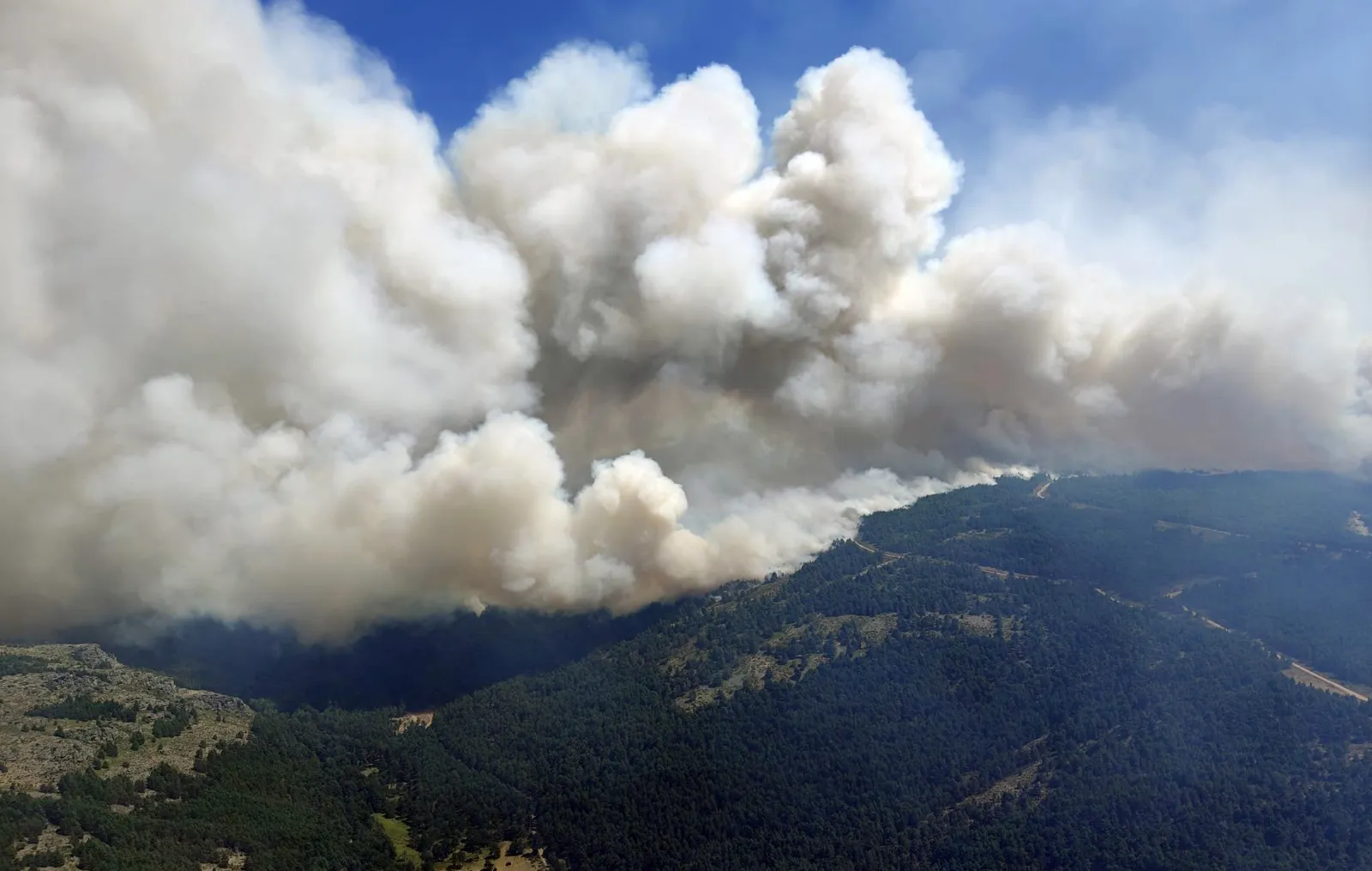Alerta máxima en cuatro municipios por el fuego de Guadalajara