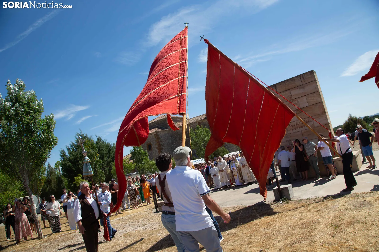 GALERÍA | Las Cruces de la Concordia regresan a la ermita de la Blanca de Cabrejas del Pinar