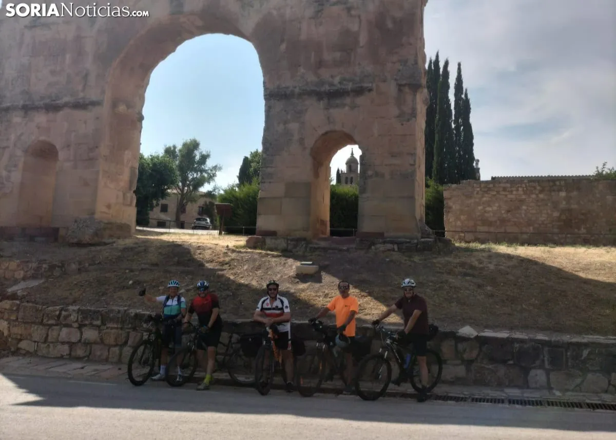 Seis amigos de Medinaceli se lanzan a pedalear por los 'Pueblos Más Bonitos' de la provincia/. Imagen: Cedida