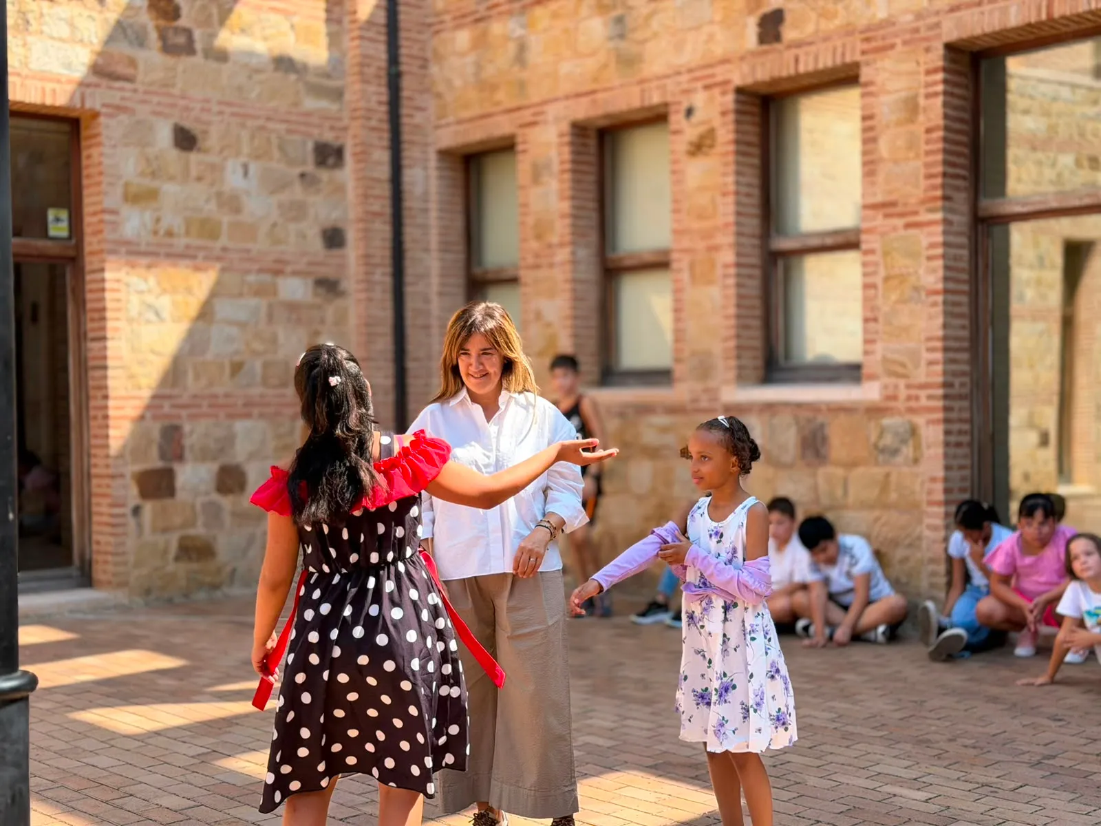 Imagen de la visita oficial a la ludoteca de Almazán. /Dip.