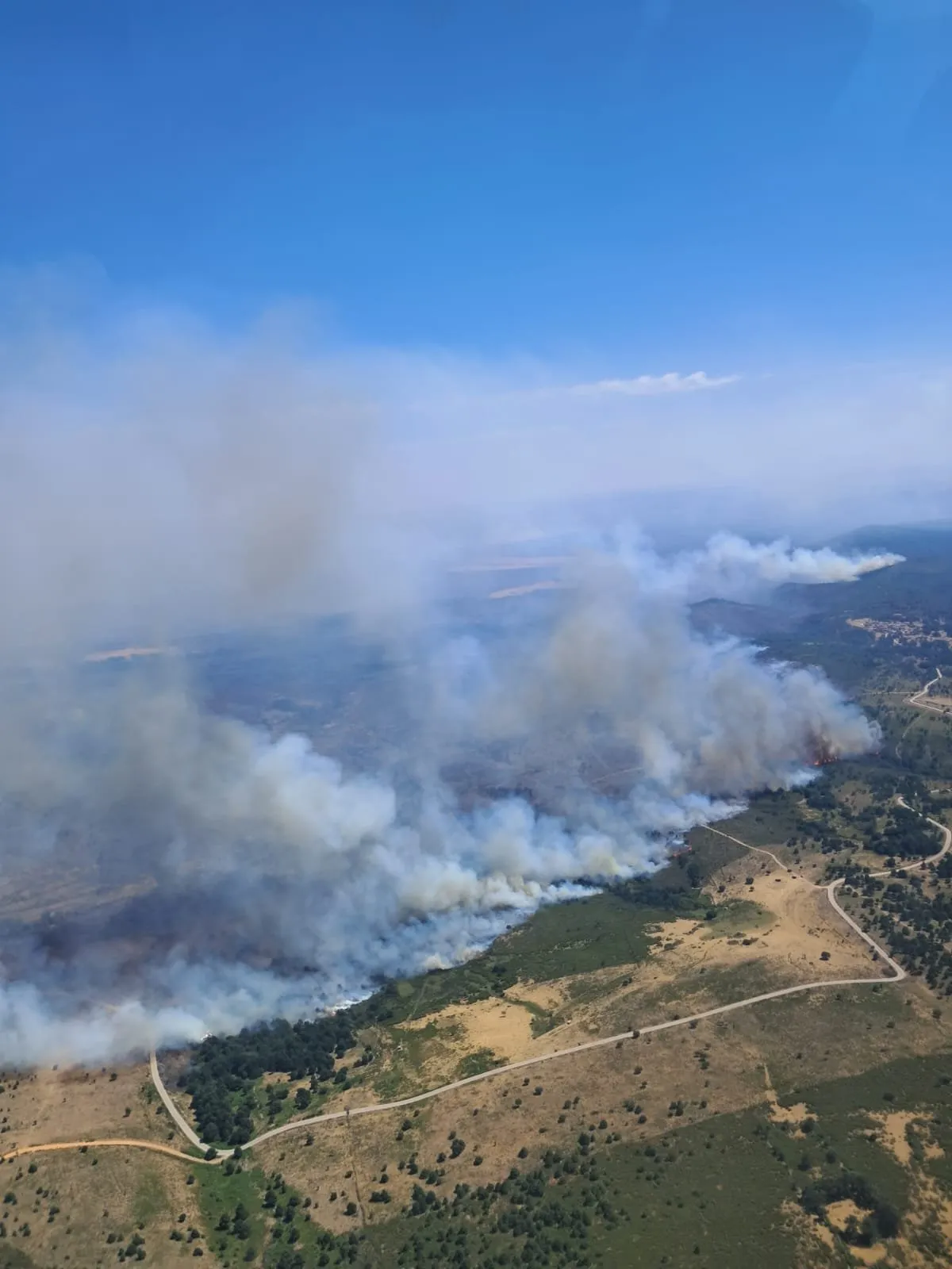 Uno de los frentes del incendio en la frontera entre Guadalajara y Soria en imágenes de la BRIF de Lubia, hoy.