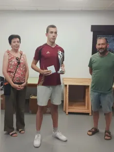 Foto 3 - Juli&aacute;n Garc&iacute;a se corona en el IX Torneo de Ajedrez de Almenar