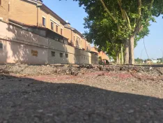 Foto 3 - Un ciclista alerta del riesgo de accidente por el grave deterioro del carril bici en el pol&iacute;gono