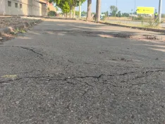 Foto 4 - Un ciclista alerta del riesgo de accidente por el grave deterioro del carril bici en el pol&iacute;gono