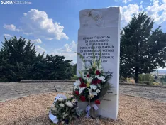 Homenaje floral a las víctimas del accidente del verano del año 2000