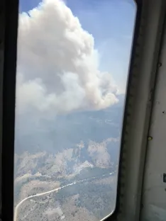 Uno de los frentes del incendio en la frontera entre Guadalajara y Soria en imágenes de la BRIF de Lubia, hoy.