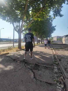Foto 6 - Un ciclista alerta del riesgo de accidente por el grave deterioro del carril bici en el pol&iacute;gono