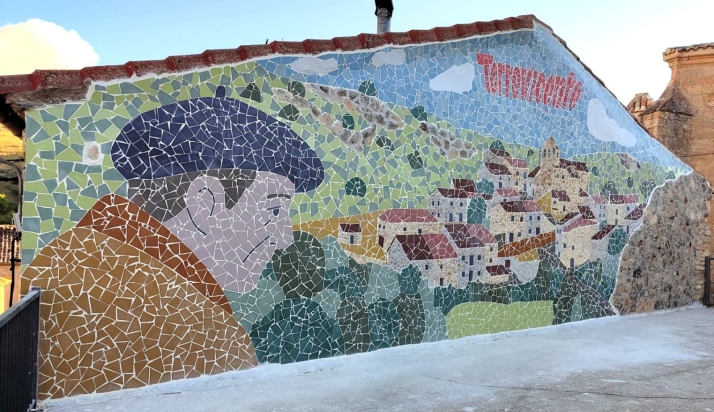 Más de 300 horas de trabajo voluntario dan vida a un nuevo mural en Torrevicente