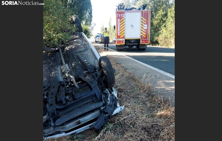 Atrapado en su vehículo tras sufrir un accidente en la N-111