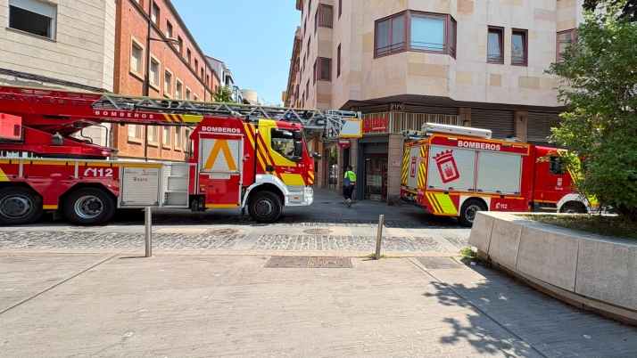 Una fuga de agua moviliza a bomberos y Policía Local en un supermercado del centro de la ciudad