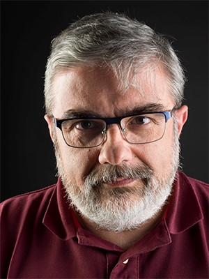 César Ibáñez París amplía su trayectoria literaria con el aforismo