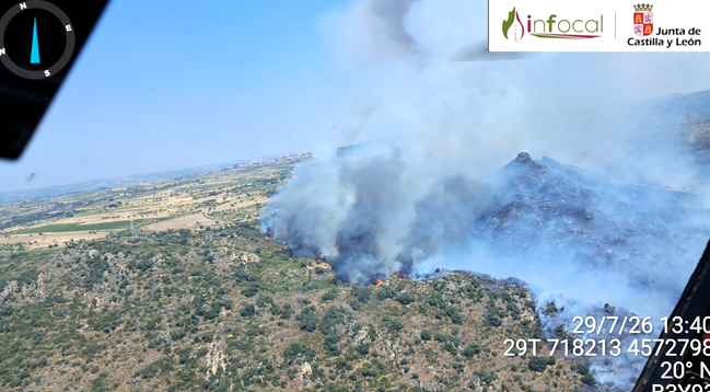 Más de 800 personas siguen evacuadas por el incendio de Fermoselle, en Zamora