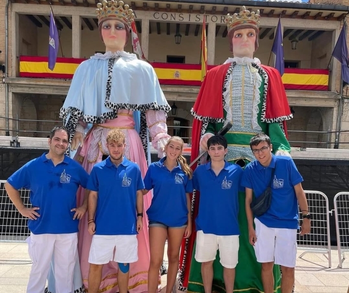 Los gigantes y cabezudos de El Burgo tienen el futuro garantizado: Llevan saliendo más de 50 años y no podía quedarse aquí esta tradición