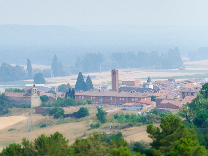 En FOTOS | El humo cubre el cielo de Soria y deja cenizas hasta en Gómara mientras empeora la calidad del aire