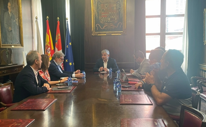 FOES y el Ayuntamiento de Soria abordan las licencias y la ZBE