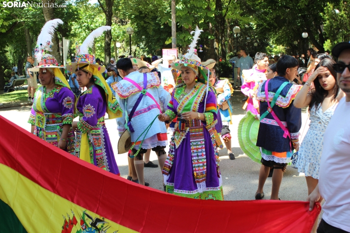 En im&aacute;genes: Los ritmos latinos vuelven a inundar el centro de Soria con un especial recuerdo hacia Ven