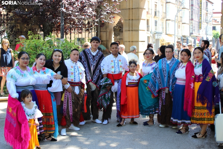 En im&aacute;genes: Los ritmos latinos vuelven a inundar el centro de Soria con un especial recuerdo hacia Ven