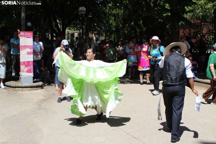 En im&aacute;genes: Los ritmos latinos vuelven a inundar el centro de Soria con un especial recuerdo hacia Ven