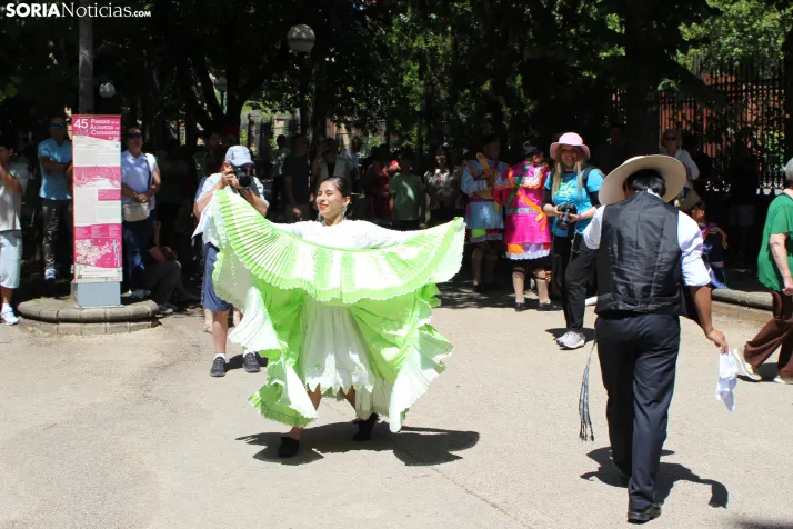 En im&aacute;genes: Los ritmos latinos vuelven a inundar el centro de Soria con un especial recuerdo hacia Ven