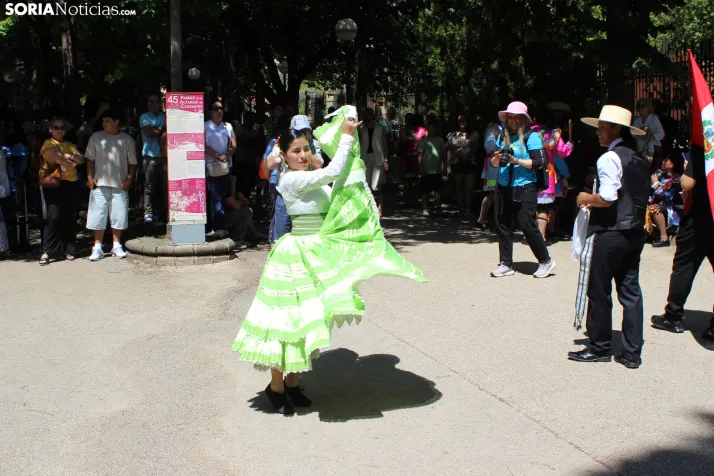 En im&aacute;genes: Los ritmos latinos vuelven a inundar el centro de Soria con un especial recuerdo hacia Ven