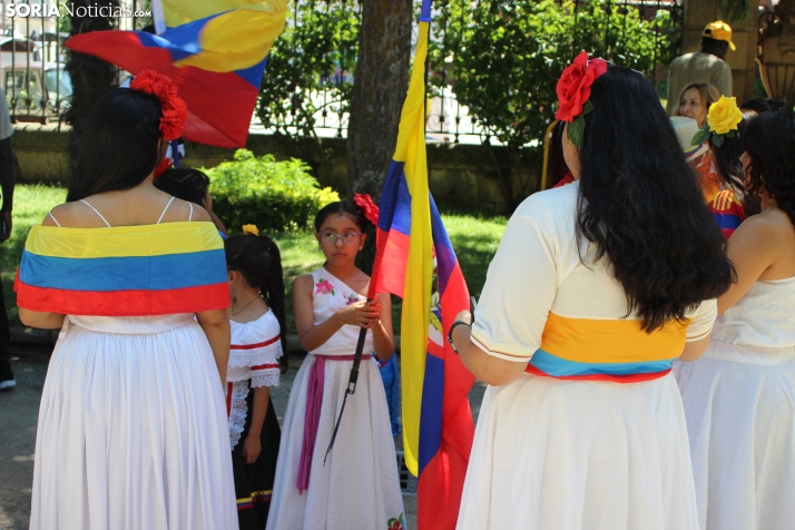 En im&aacute;genes: Los ritmos latinos vuelven a inundar el centro de Soria con un especial recuerdo hacia Ven