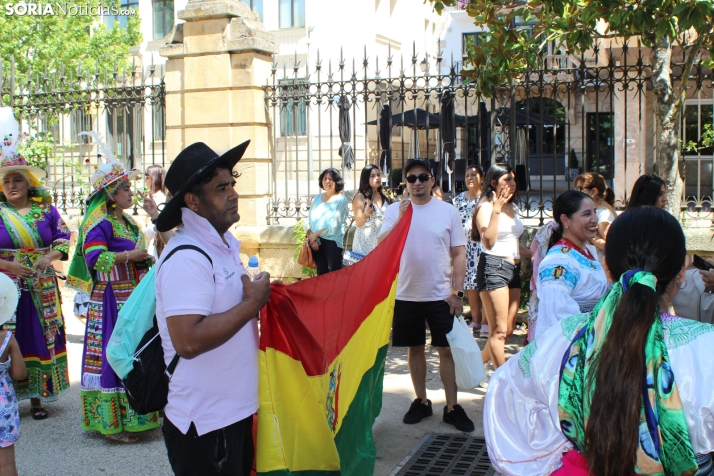 En im&aacute;genes: Los ritmos latinos vuelven a inundar el centro de Soria con un especial recuerdo hacia Ven