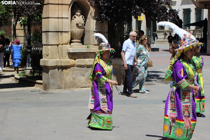 En im&aacute;genes: Los ritmos latinos vuelven a inundar el centro de Soria con un especial recuerdo hacia Ven