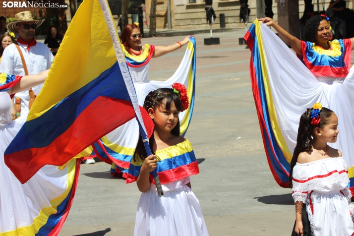 En im&aacute;genes: Los ritmos latinos vuelven a inundar el centro de Soria con un especial recuerdo hacia Ven