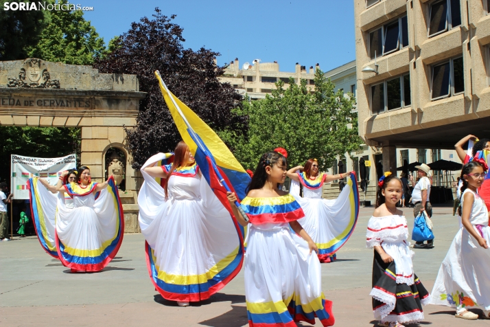 En im&aacute;genes: Los ritmos latinos vuelven a inundar el centro de Soria con un especial recuerdo hacia Ven