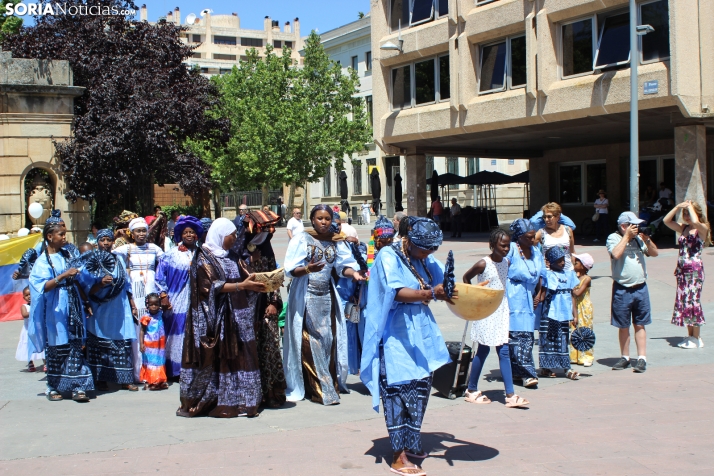 En im&aacute;genes: Los ritmos latinos vuelven a inundar el centro de Soria con un especial recuerdo hacia Ven