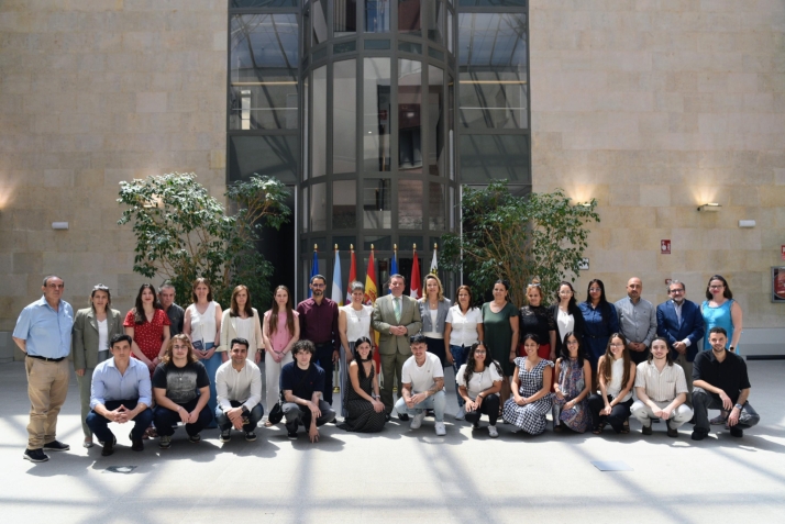 Castilla y León recibe a 26 descendientes de la emigración para reforzar sus raíces