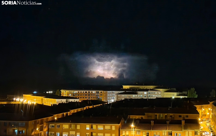 Vídeos, fotos y explicación de la increíble y espectacular tormenta eléctrica de anoche
