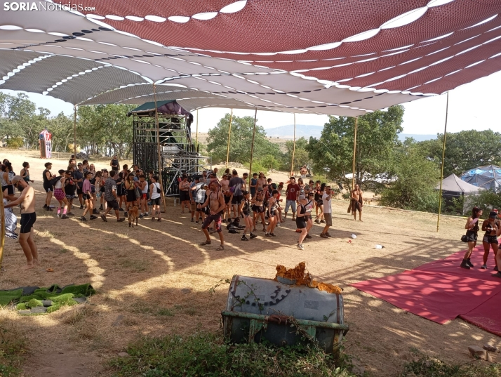 De 35 a 1.000 habitantes en un fin de semana: El Trashumantesfestival hace rugir el corazón de Castilfrío de la Sierra