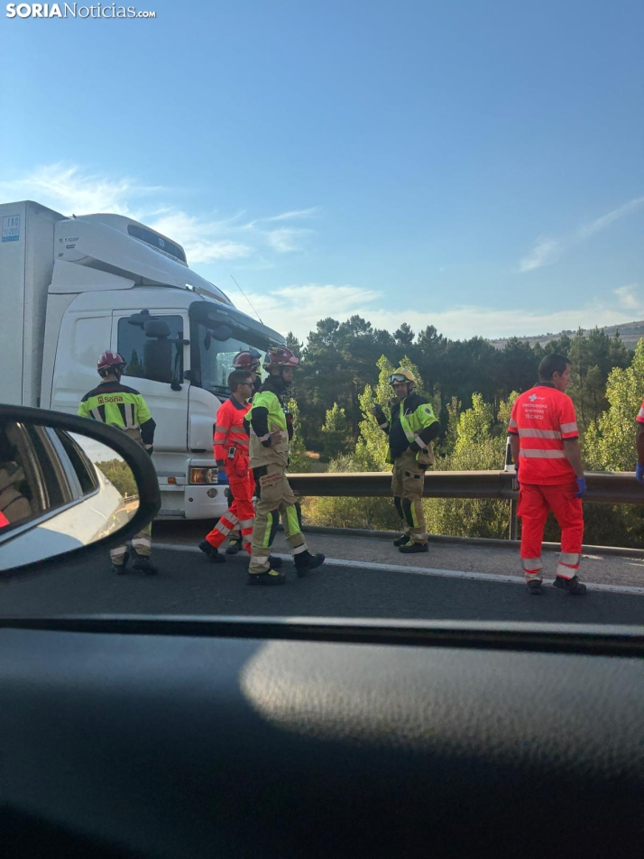 Susto en la N-122: un camión invade el carril contrario en Carbonera de Frentes