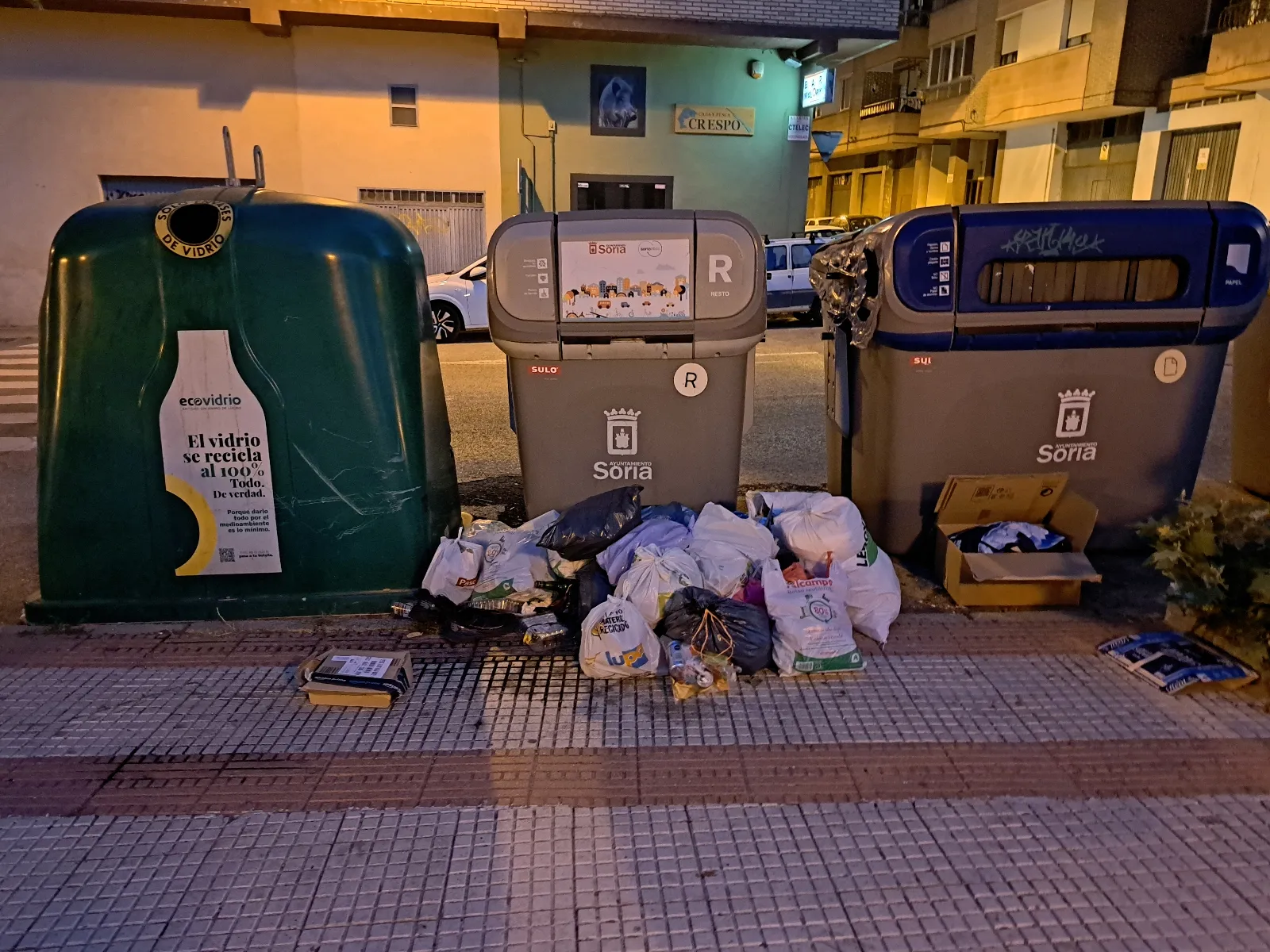 Foto 2 - Piden m&aacute;s contenedores y limpieza en La Barriada