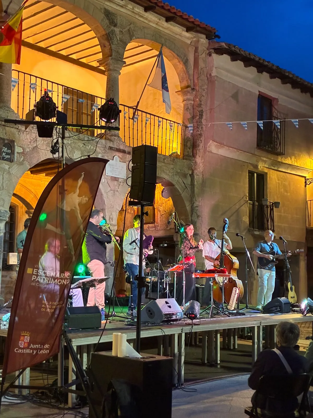 Foto 2 - El patrimonio de Medinaceli se llena de m&uacute;sica con Carri&oacute;n Folk