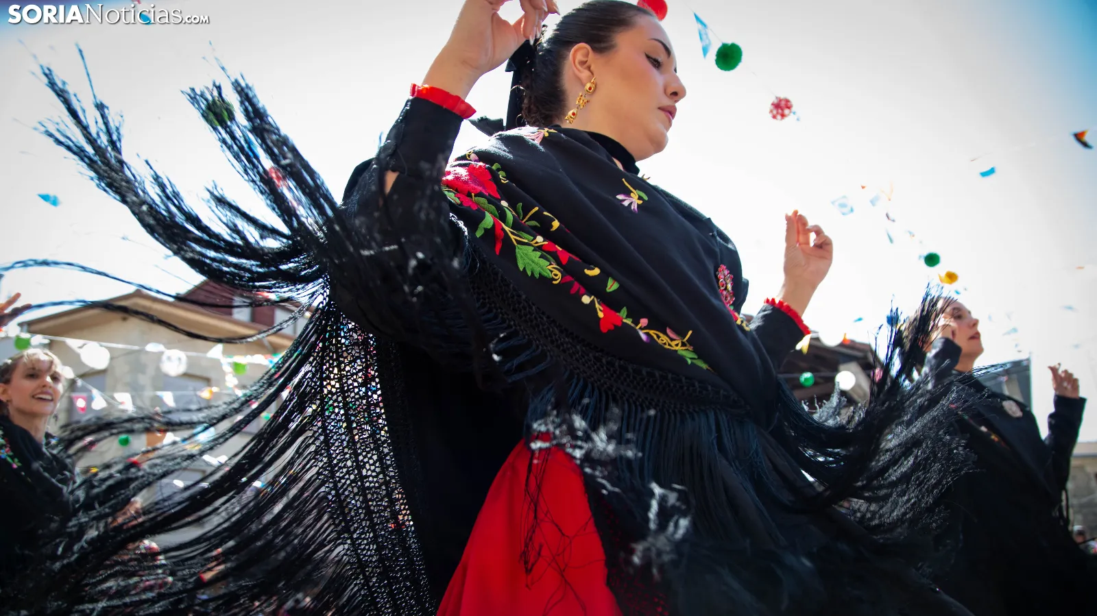 GALERÍA | Covaleda baila al ritmo de la tradición con el baile de la jota y su rueda