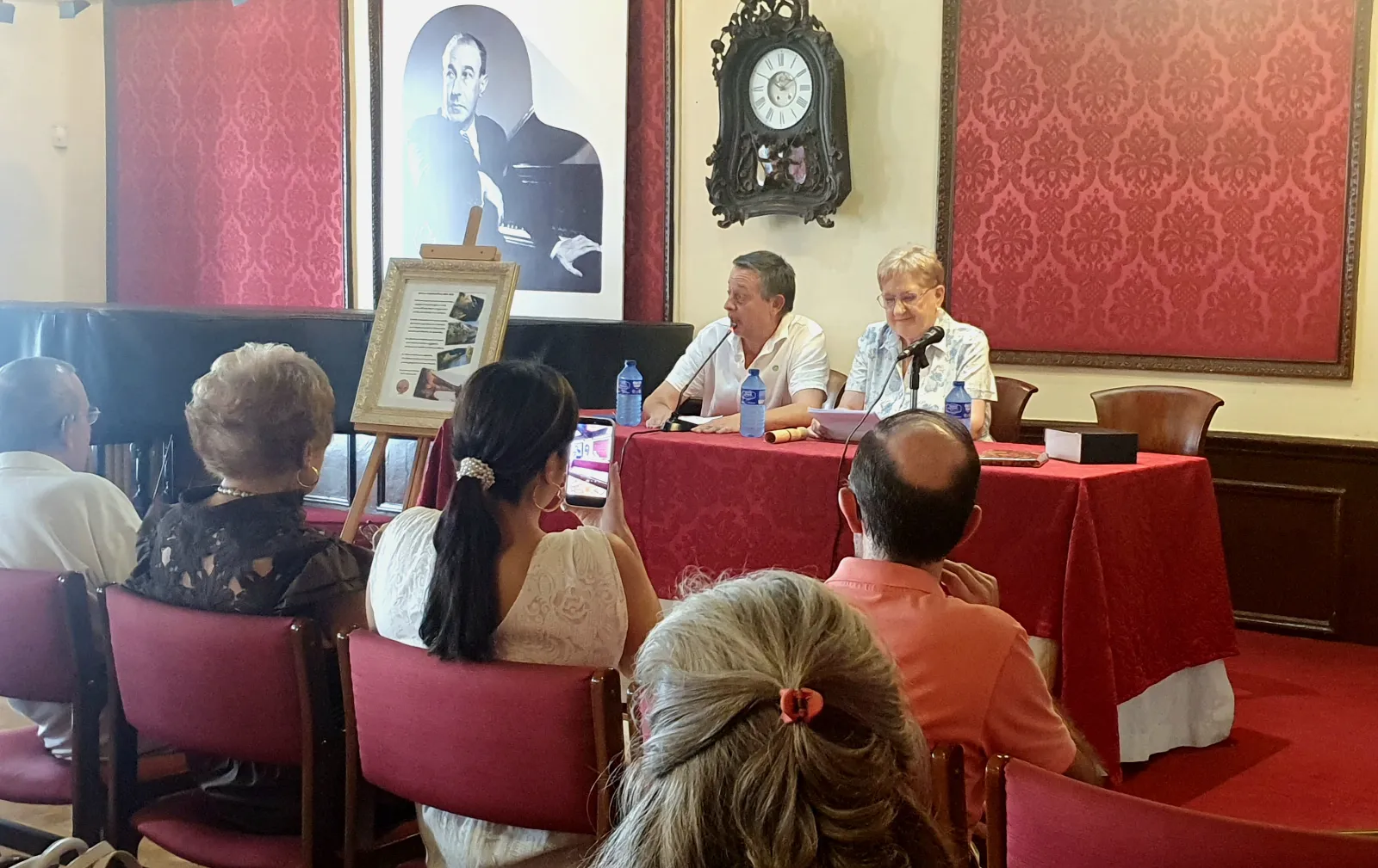 Foto 2 - &Aacute;ngeles Grasa Pelegr&iacute;n conquista el certamen 'Un Soneto para Soria'