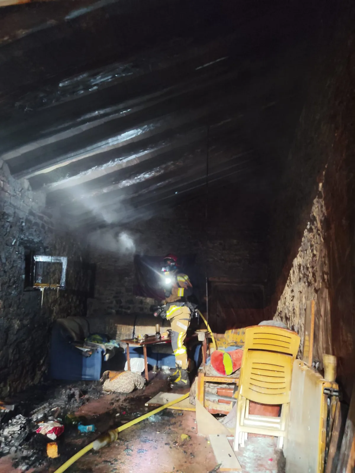 Foto 2 - Un incendio en una pe&ntilde;a de Borobia moviliza de madrugada a los bomberos
