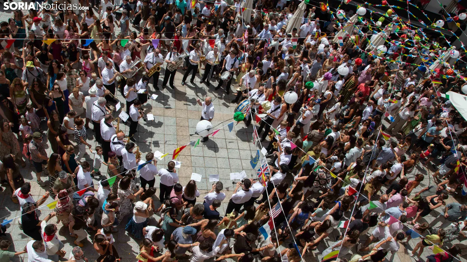 En imágenes: Covaleda da comienzo a las fiestas de San Lorenzo con un pregón multitudinario 