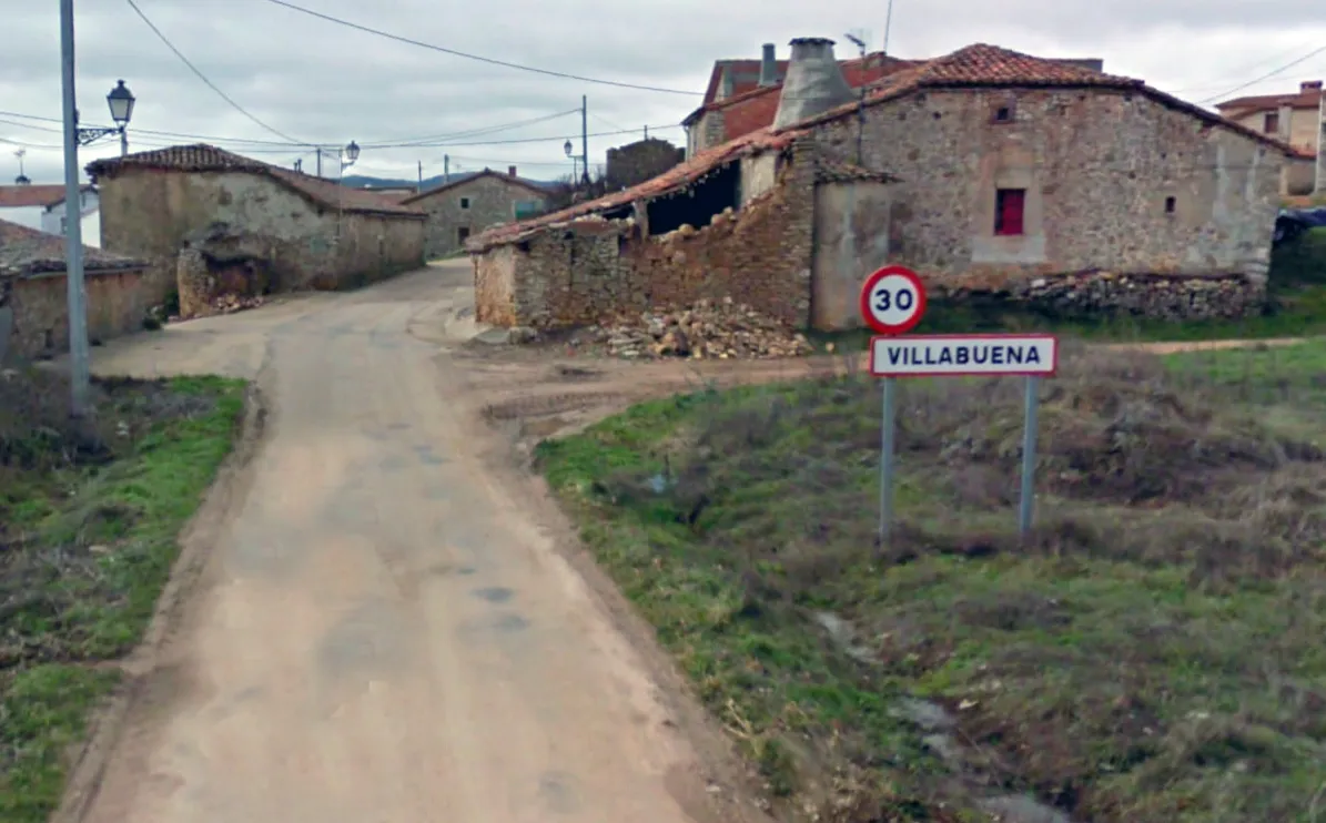 Primer paso para pavimentar la calle La Cuesta de Villabuena 