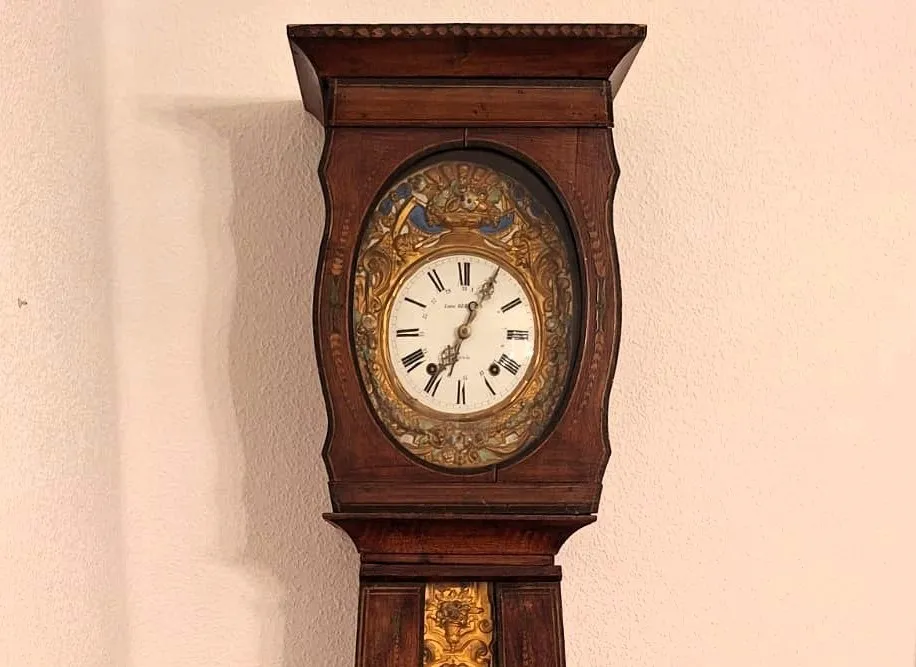Reloj péndulo del siglo XIX presentado hoy por la Subdelegación del Gobierno en Soria.