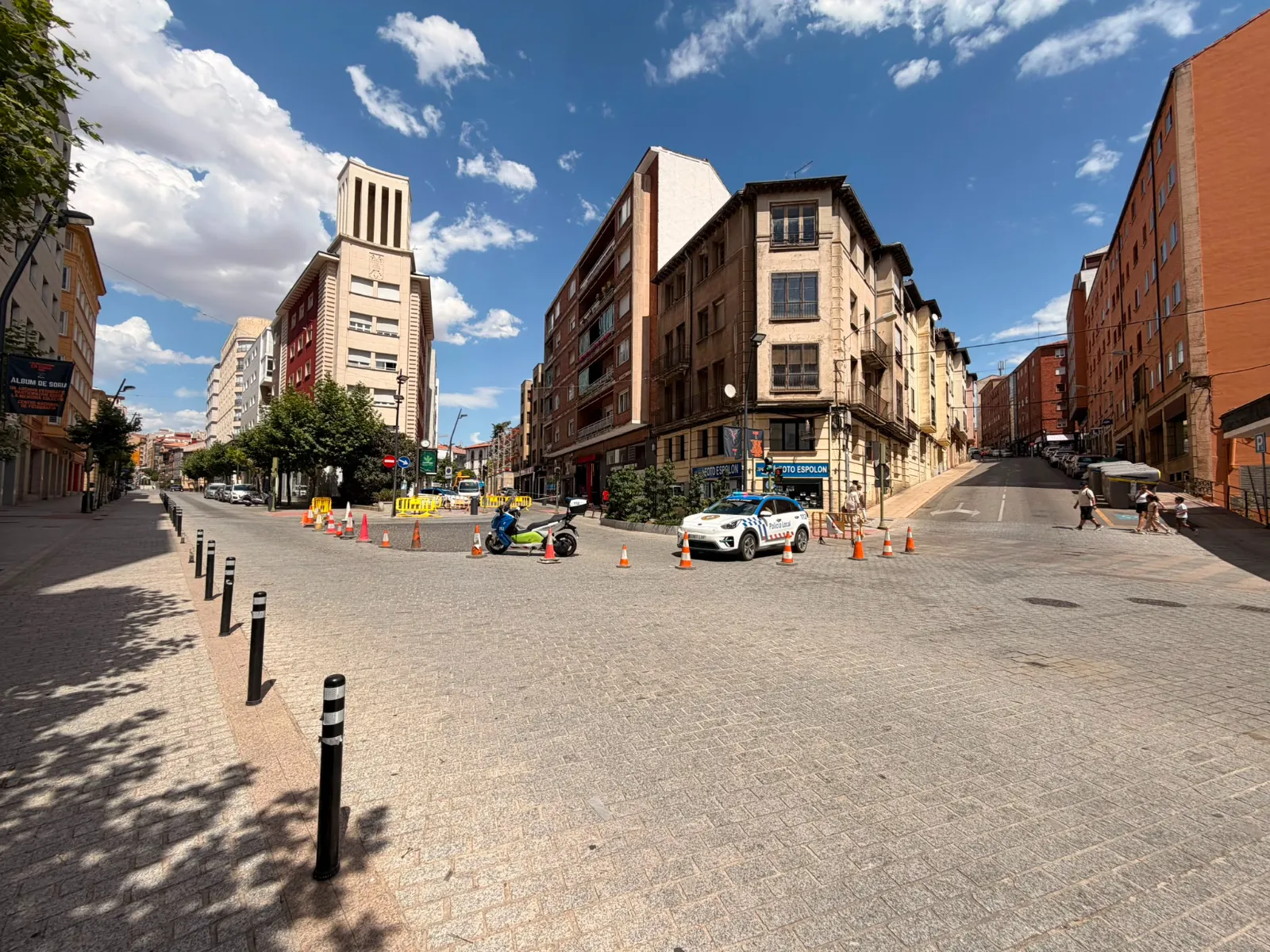 Foto 2 - Cerrado el tr&aacute;fico en la Avenida Navarra y cortado el suministro de agua en la calle Fueros de Soria