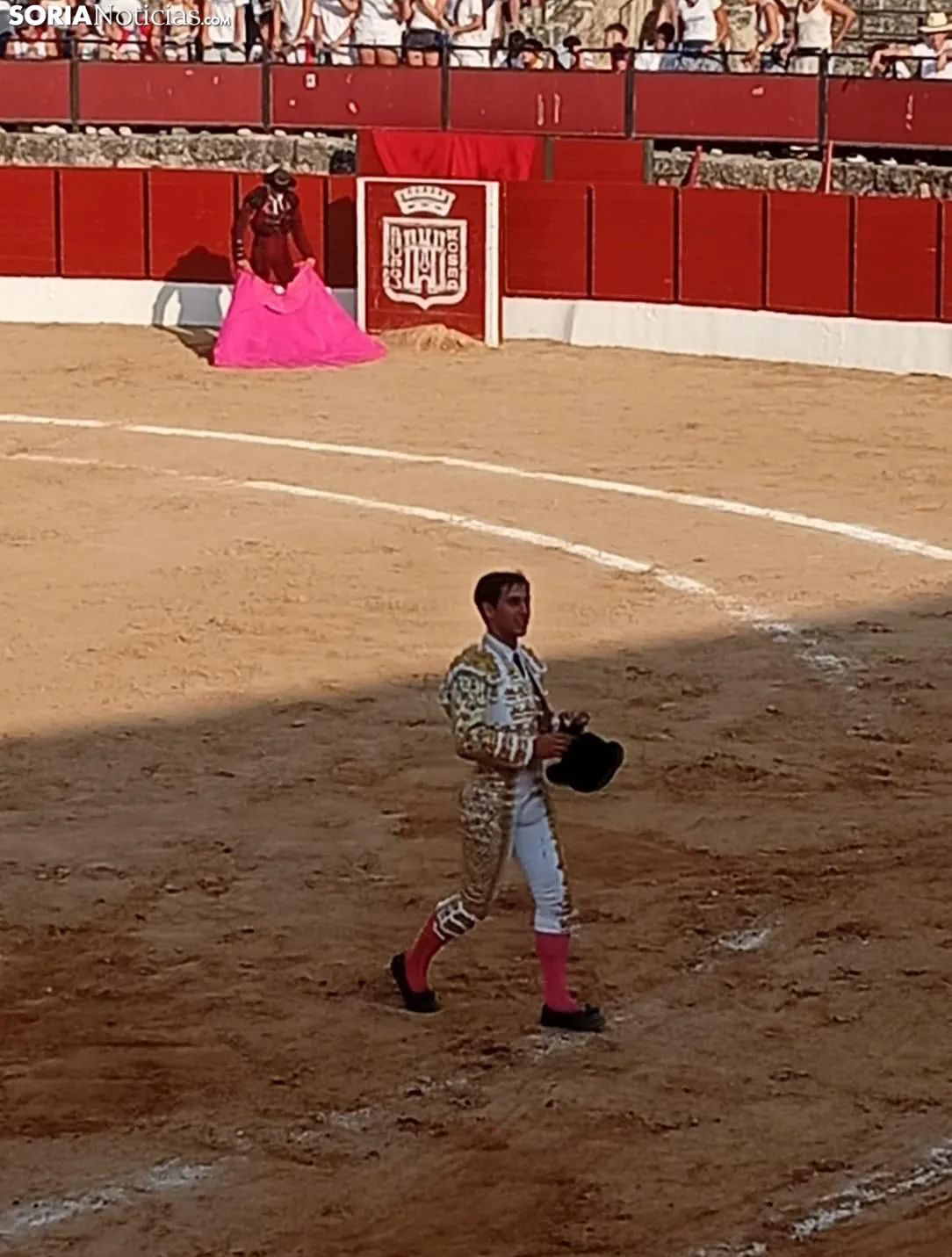Foto 2 - CR&Oacute;NICA TAURINA | Triple puerta grande en El Burgo de Osma: Samuel Naval&oacute;n toca la gloria con un rabo